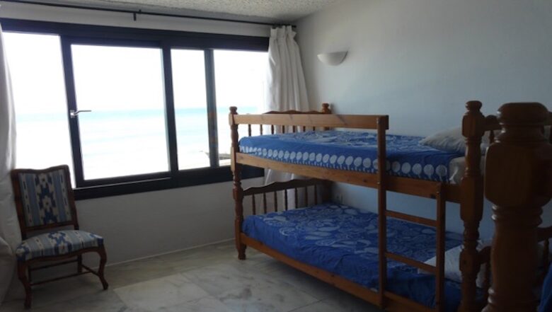 Beachfront villa in Estepona - Estepona, Spain