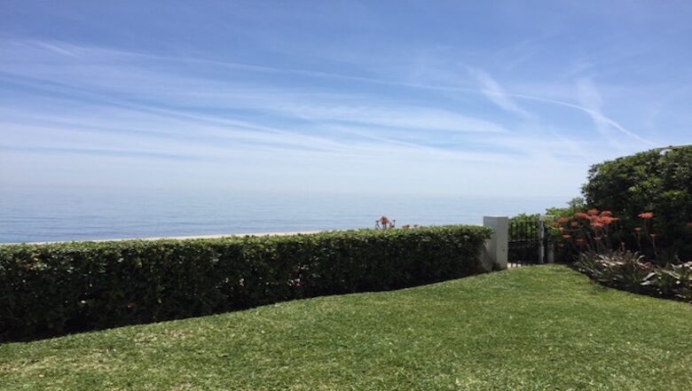 Beachfront villa in Estepona - Estepona, Spain