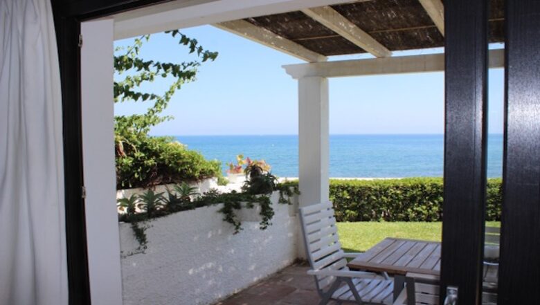 Beachfront villa in Estepona - Estepona, Spain