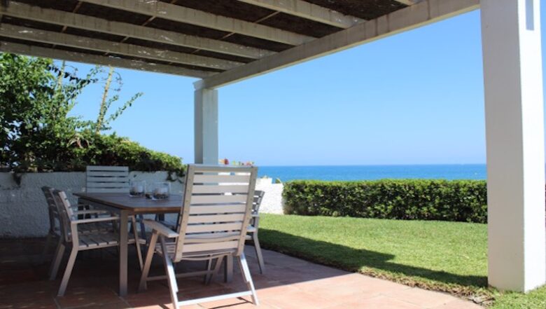 Beachfront villa in Estepona - Estepona, Spain