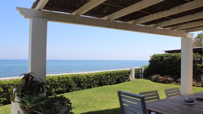 Beachfront villa in Estepona - Estepona, Spain