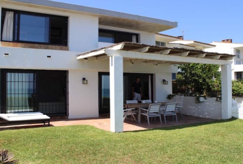 Beachfront villa in Estepona - Estepona, Spain