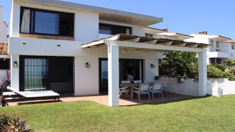 Beachfront villa in Estepona - Estepona, Spain