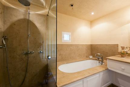 A Suite at Chateau Alizes - Sourzac, France