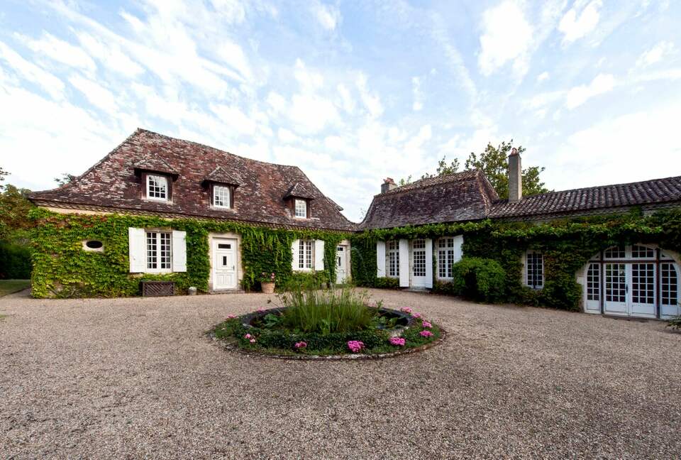 5 NIGHT STAY at Chateau Alizes - Sourzac, France