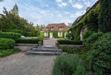 A Suite at Chateau Alizes - Sourzac, France