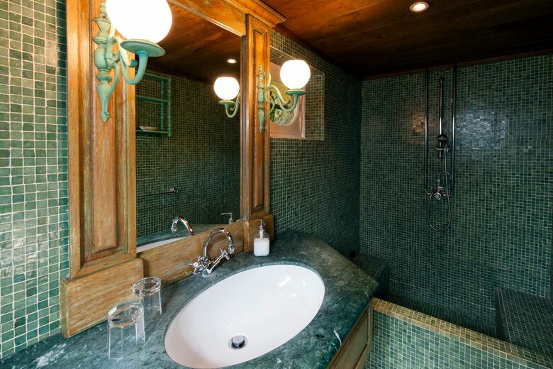 A Suite at Chateau Alizes - Sourzac, France