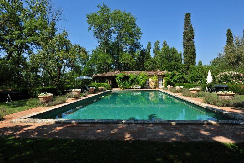 A Suite at Chateau Alizes - Sourzac, France