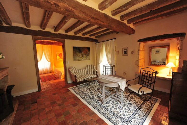 A Suite at Chateau Alizes - Sourzac, France