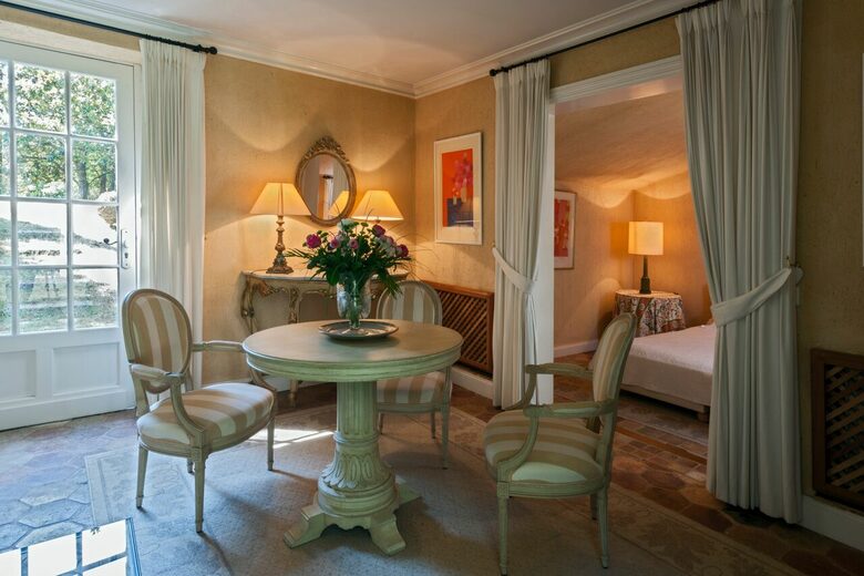 A Suite at Chateau Alizes - Sourzac, France