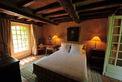A Suite at Chateau Alizes - Sourzac, France