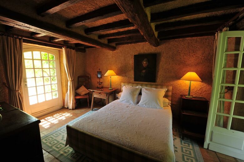 A Suite at Chateau Alizes - Sourzac, France