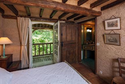 A Suite at Chateau Alizes - Sourzac, France