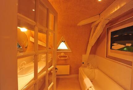 A Suite at Chateau Alizes - Sourzac, France