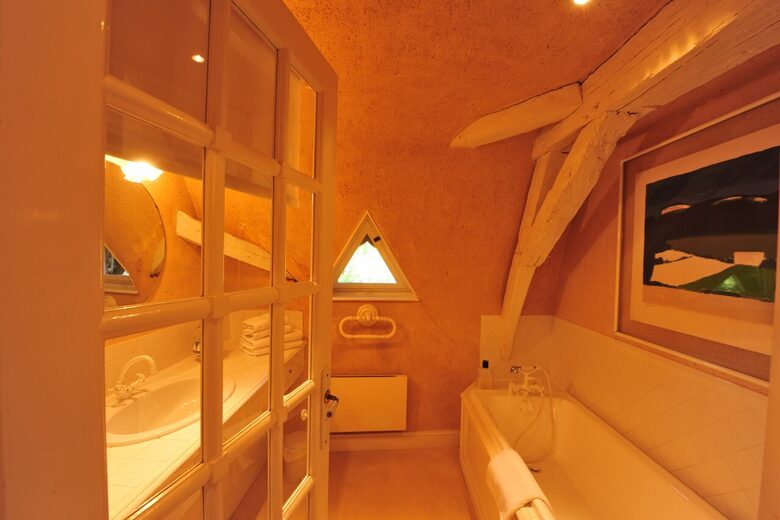 A Suite at Chateau Alizes - Sourzac, France