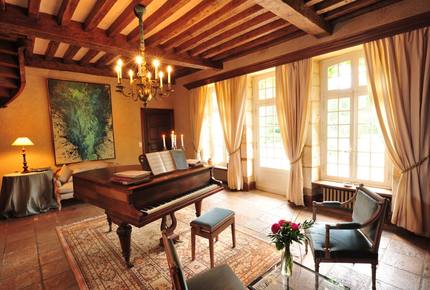 A Suite at Chateau Alizes - Sourzac, France