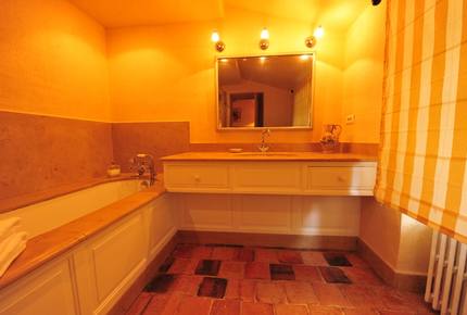 A Suite at Chateau Alizes - Sourzac, France