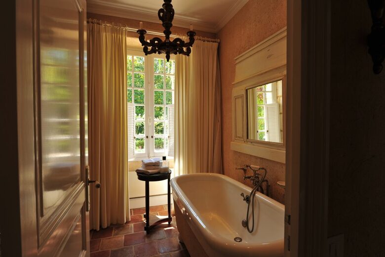 A Suite at Chateau Alizes - Sourzac, France