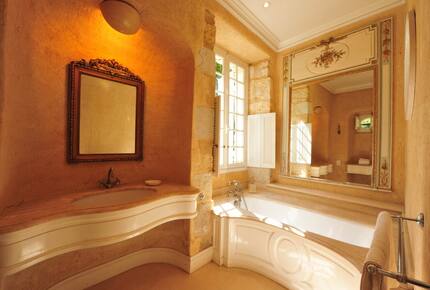 A Suite at Chateau Alizes - Sourzac, France