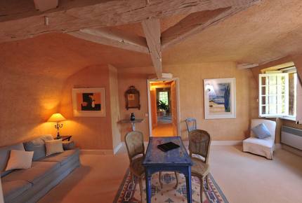 A Suite at Chateau Alizes - Sourzac, France