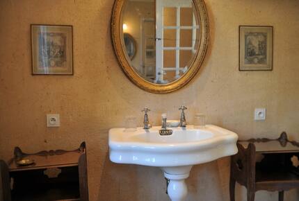 A Suite at Chateau Alizes - Sourzac, France