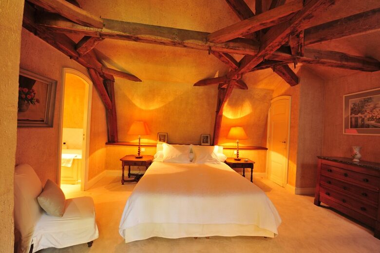 A Suite at Chateau Alizes - Sourzac, France