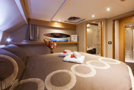 TradeWinds 59β 5-Cabin Crewed Catamaran Luxury Class β Guadeloupe Sailing Vacation - Guadeloupe, Guadeloupe