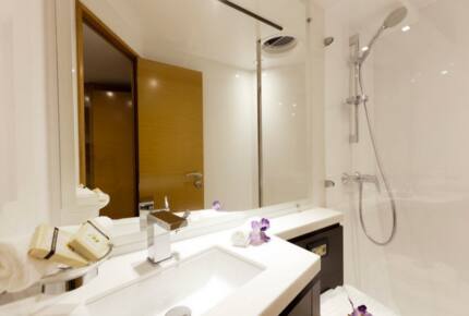 TradeWinds 59β 5-Cabin Crewed Catamaran Luxury Class β Guadeloupe Sailing Vacation - Guadeloupe, Guadeloupe