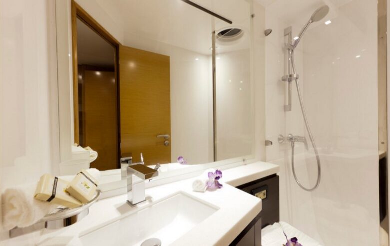 TradeWinds 59β 5-Cabin Crewed Catamaran Luxury Class β Guadeloupe Sailing Vacation - Guadeloupe, Guadeloupe