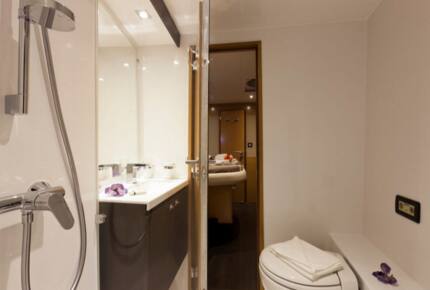 TradeWinds 59β 5-Cabin Crewed Catamaran Luxury Class β Guadeloupe Sailing Vacation - Guadeloupe, Guadeloupe