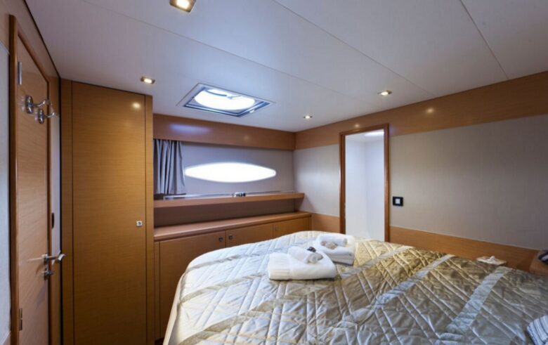 TradeWinds 59β 5-Cabin Crewed Catamaran Luxury Class β Guadeloupe Sailing Vacation - Guadeloupe, Guadeloupe