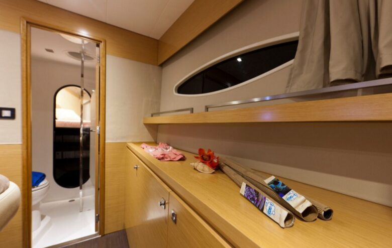 TradeWinds 59β 5-Cabin Crewed Catamaran Luxury Class β Guadeloupe Sailing Vacation - Guadeloupe, Guadeloupe