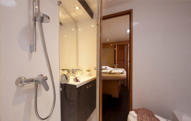 TradeWinds 59β 5-Cabin Crewed Catamaran Luxury Class β Guadeloupe Sailing Vacation - Guadeloupe, Guadeloupe