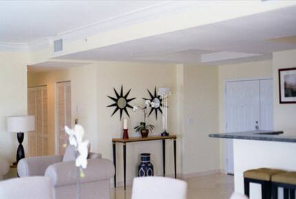 Miami Beach Yacht Club Penthouse - Miami Beach, Florida