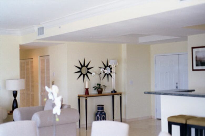 Miami Beach Yacht Club Penthouse - Miami Beach, Florida