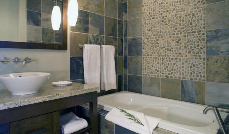 Mayne Island Luxury Cottage - Mayne Island, Canada