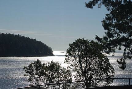 Mayne Island Luxury Cottage - Mayne Island, Canada
