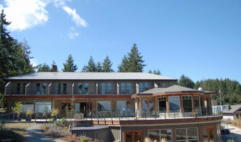 Mayne Island Luxury Cottage - Mayne Island, Canada