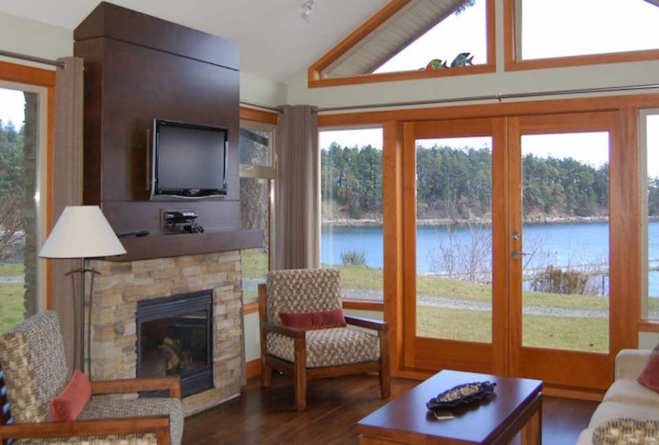 Mayne Island Luxury Cottage - Mayne Island, Canada