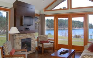 Mayne Island Luxury Cottage - Mayne Island, Canada