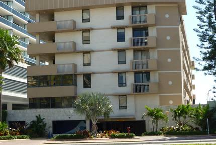 Miami Beach, Mid-Beach  Large 2BR  Beach Front on Collins Ave. -  Comfortably Sleeps 4-6 - Miami Beach, Florida