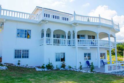 Villa Juanita Ocean View Suite - Hectors River, Jamaica