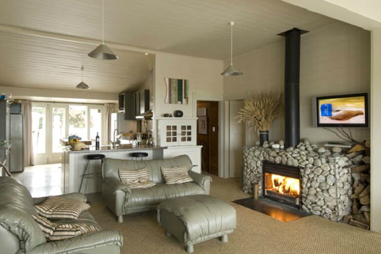 Remote Luxury in a Seafront Playground - Waimarama Beach, New Zealand