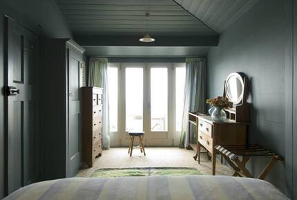 Remote Luxury in a Seafront Playground - Waimarama Beach, New Zealand