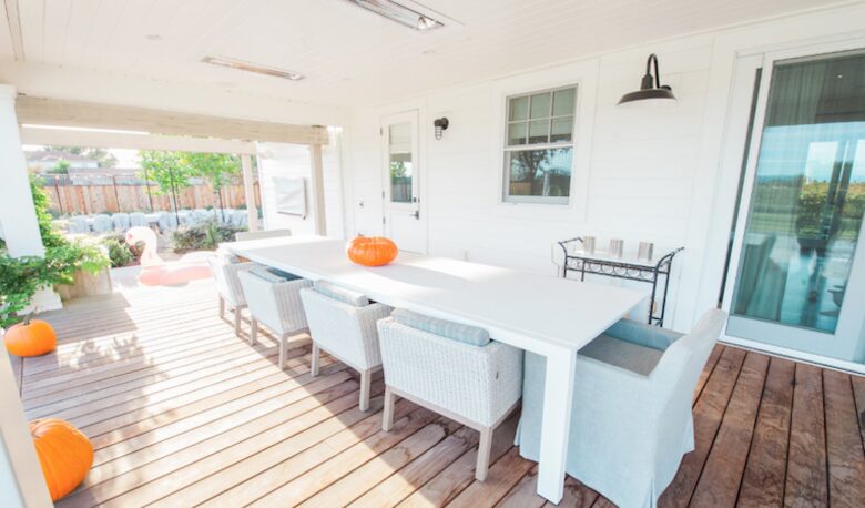 South deck dining area adjacent to the bar/barbecue area