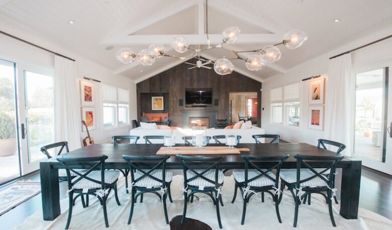 Dining table Branching Bubble chandelier by Lindsey Adelman.