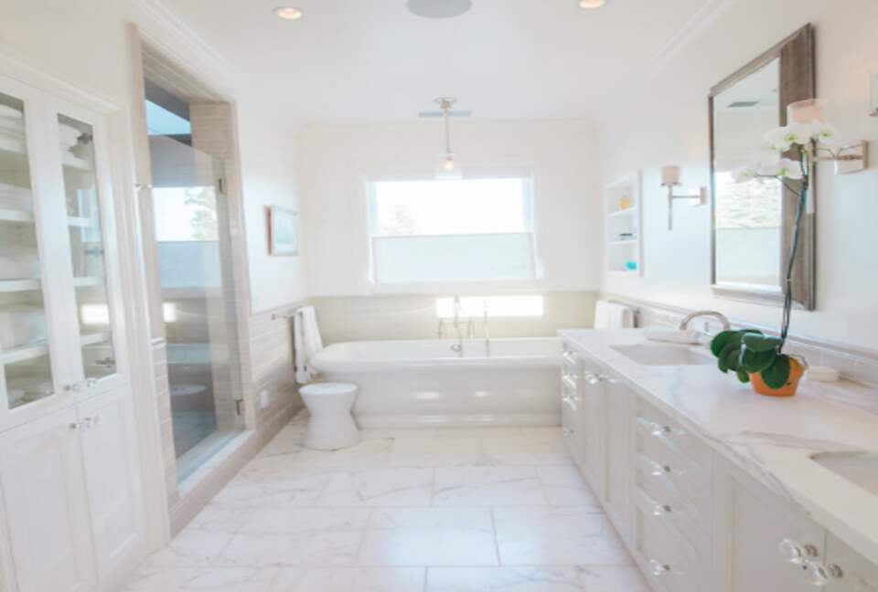 The principal bathroom with freestanding bathtub.