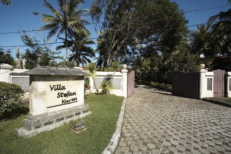 Villa Stefan - Karang Bolong, Indonesia