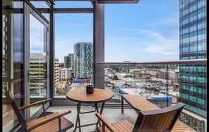 Condo Near Seattle - Bellevue, Washington