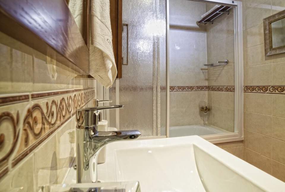 Toledo Palace Suite Apartment - Toledo, Spain